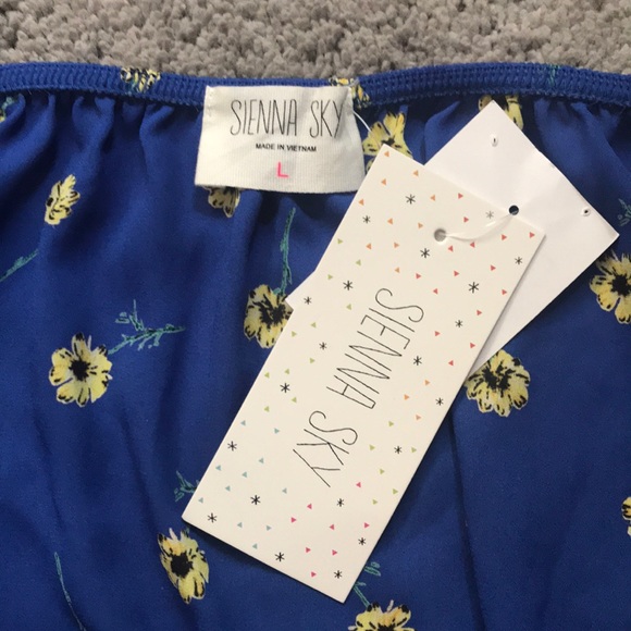 Flower Top - Picture 3 of 3